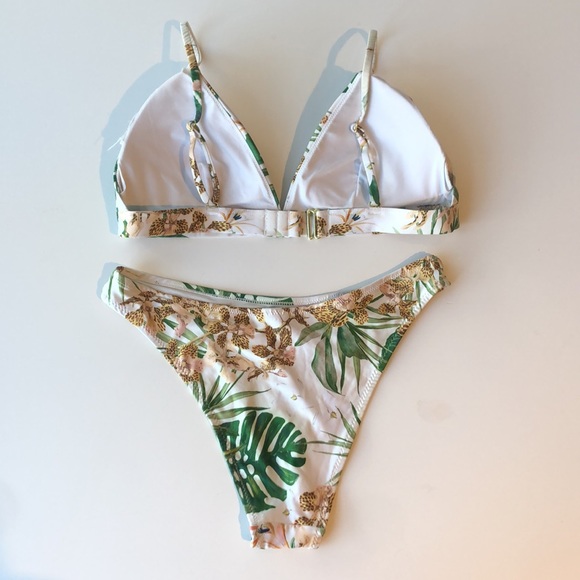 Tropical bikini - Picture 3 of 4